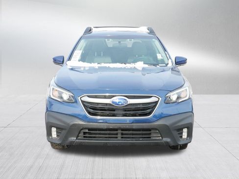 Used 2022 Subaru Outback Premium image 2