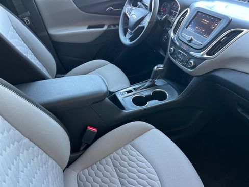 Used 2020 Chevrolet Equinox LS w/ LS Convenience Package FWD image 16