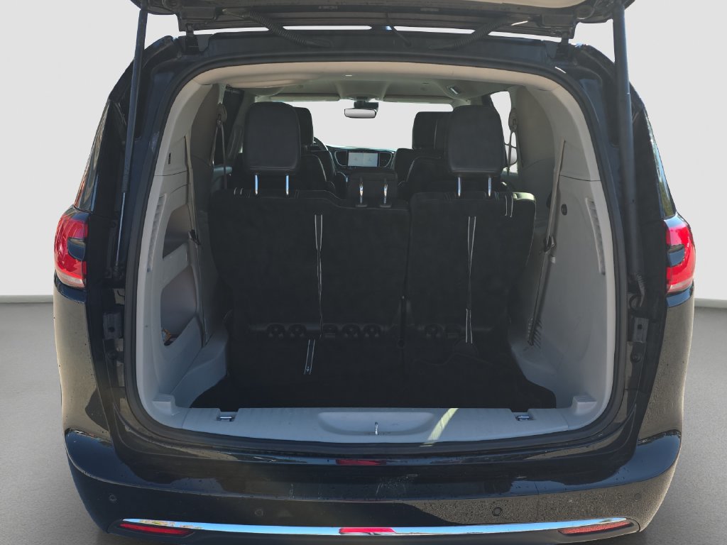 Used 2024 Chrysler Pacifica Touring-L FWD image 17