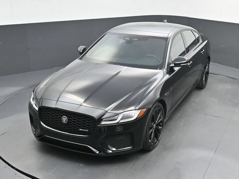 Certified 2024 Jaguar XF R-Dynamic SE AWD/4WD image 38