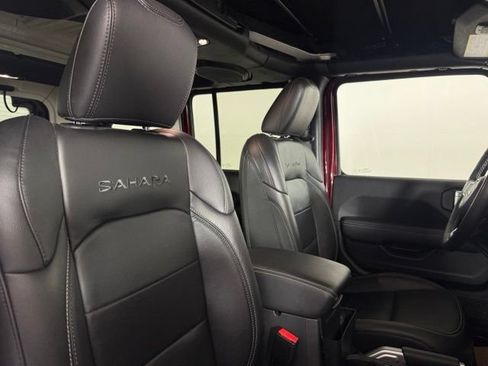 Used 2022 Jeep Wrangler Unlimited Sahara w/ Cold Weather Group AWD/4WD image 18