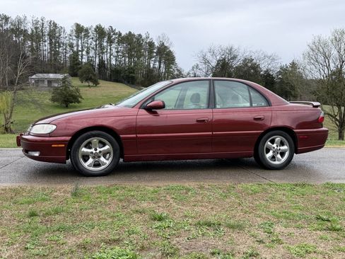 Used 1999 Cadillac Catera image 2