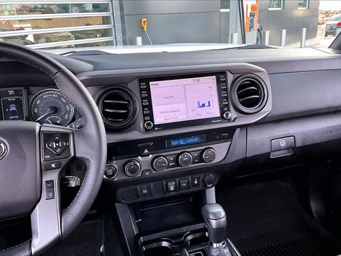 Used 2021 Toyota Tacoma TRD Off-Road image 7