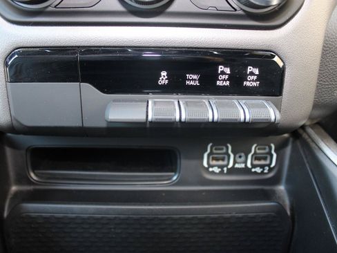 Used 2022 RAM 1500 Big Horn AWD/4WD image 23