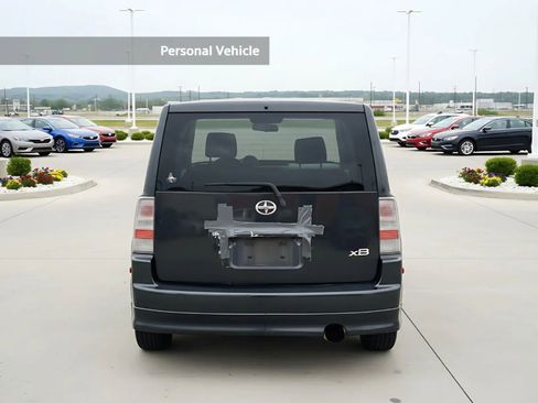 Used 2006 Scion xB Hatchback 4D image 4