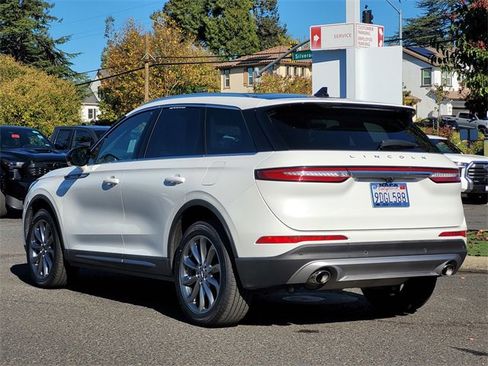 Used 2022 Lincoln Corsair AWD w/ Premium Package image 8