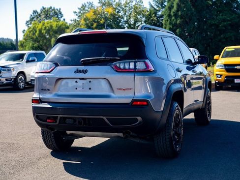 Used 2019 Jeep Cherokee Trailhawk image 12