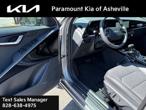 New 2025 Kia Niro SX image 17