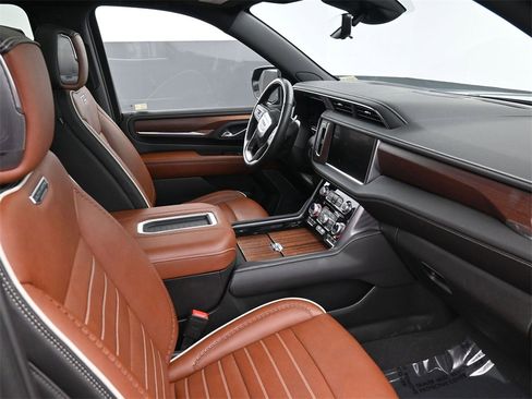 Used 2024 GMC Yukon XL Denali Ultimate image 2