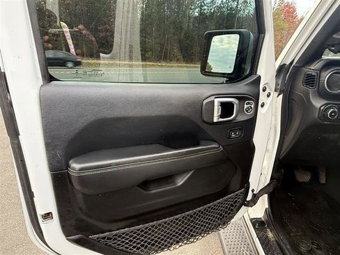 Used 2019 Jeep Wrangler Unlimited Sahara image 11