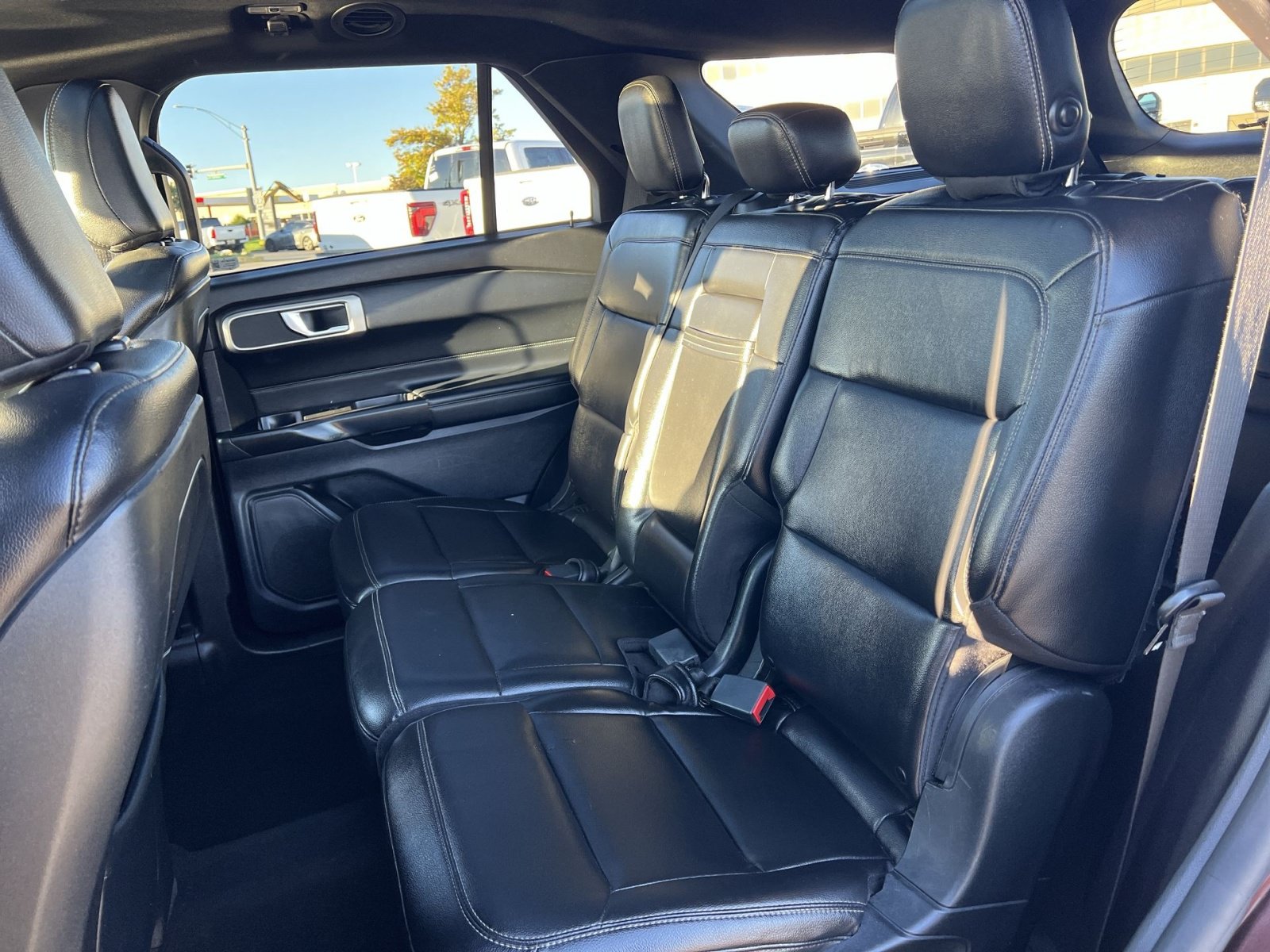 Certified 2020 Ford Explorer XLT w/ Equipment Group 202A AWD/4WD image 33
