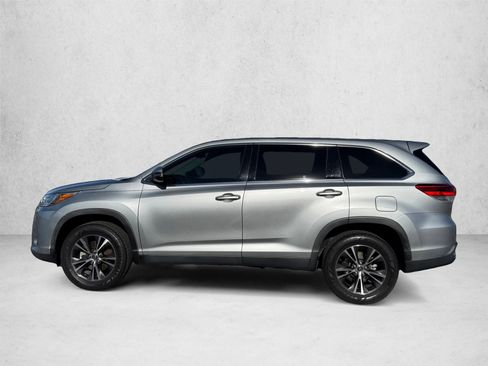 Used 2019 Toyota Highlander LE FWD image 8