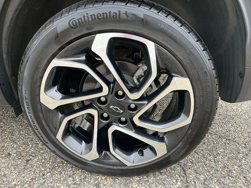 Certified 2024 Chevrolet Trax RS w/ Sunroof Package FWD image 12
