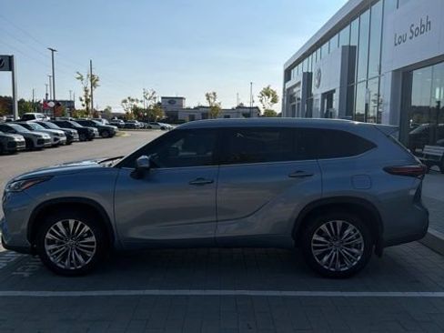 Used 2024 Toyota Highlander Platinum FWD image 5