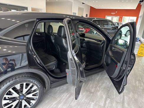 Used 2020 Ford Escape SE Sport image 15