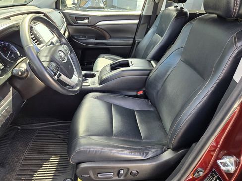 Used 2018 Toyota Highlander XLE AWD/4WD image 15