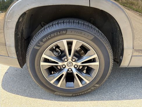 Used 2019 Toyota Highlander LE FWD image 17