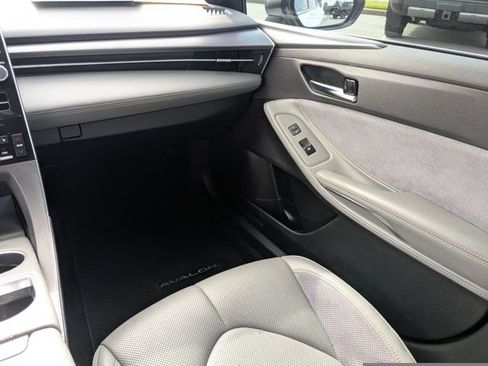 Used 2020 Toyota Avalon Touring FWD image 18