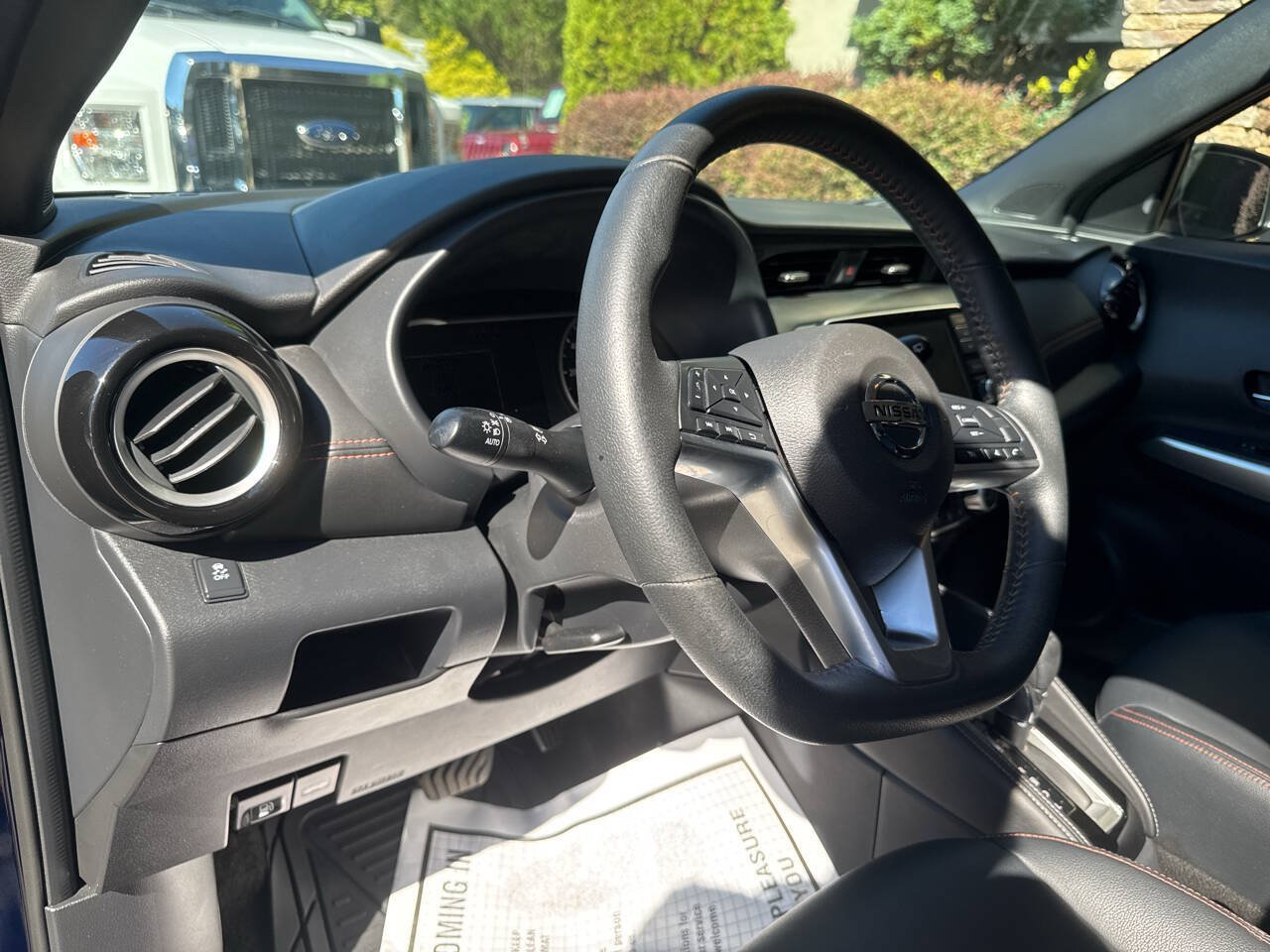 Used 2019 Nissan Kicks SR w/ SR Premium Package FWD image 10