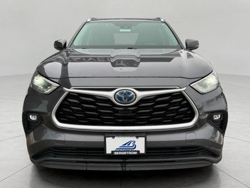 Used 2021 Toyota Highlander XLE image 3
