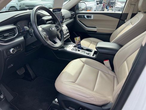 Certified 2023 Ford Explorer XLT w/ Equipment Group 202A AWD/4WD image 7