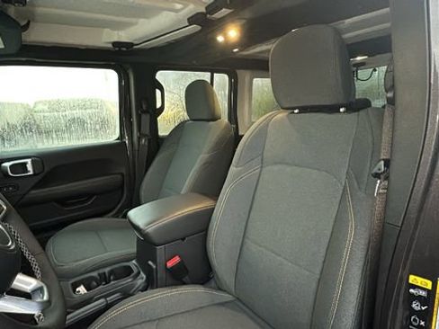 Used 2025 Jeep Wrangler Unlimited Sahara w/ Safety Group AWD/4WD image 30