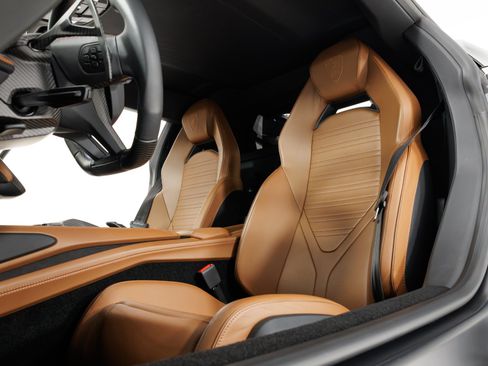 Used 2024 Lamborghini Revuelto AWD/4WD image 18