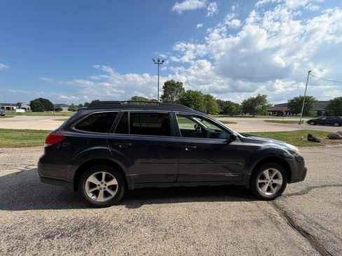 Used 2013 Subaru Outback 2.5i Limited AWD/4WD image 6