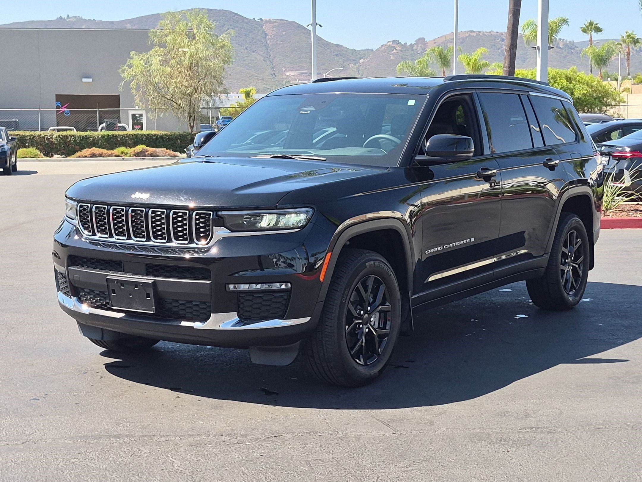 Used 2024 Jeep Grand Cherokee L Limited AWD/4WD image 5