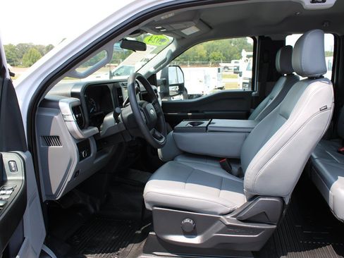 Used 2024 Ford F250 XL w/ XL Chrome Package RWD image 18