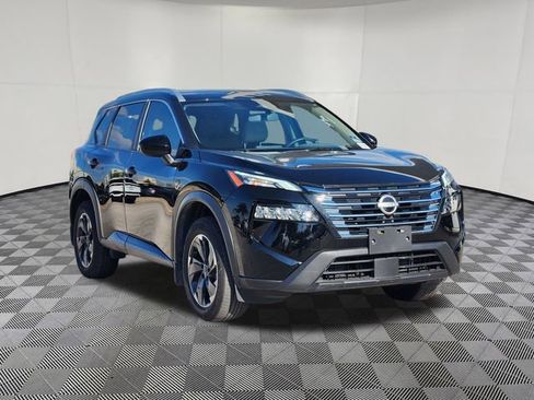 Used 2025 Nissan Rogue SV w/ SV Premium Package FWD image 2