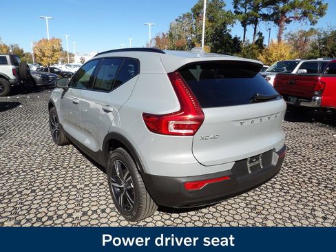 New 2026 Volvo XC40 B4 Core w/ Climate Package image 8