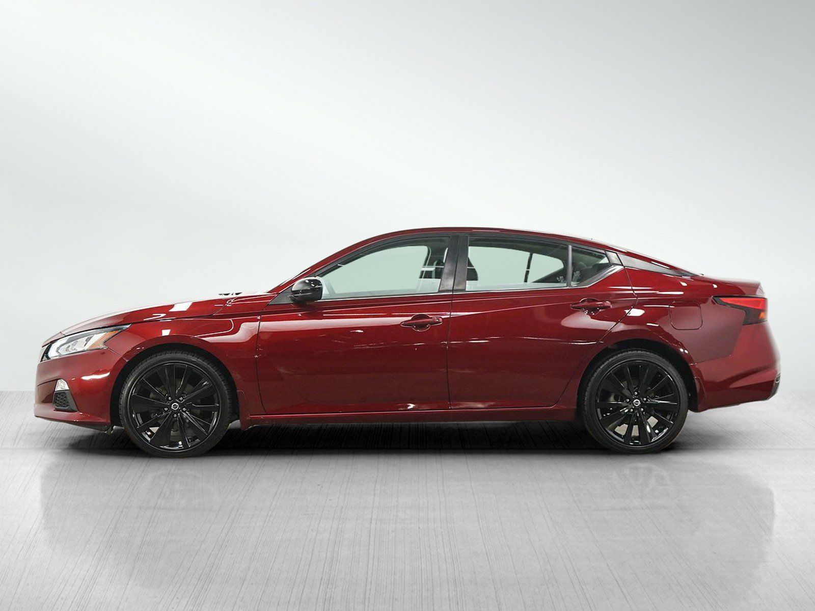 Used 2020 Nissan Altima 2.5 SR AWD/4WD image 2