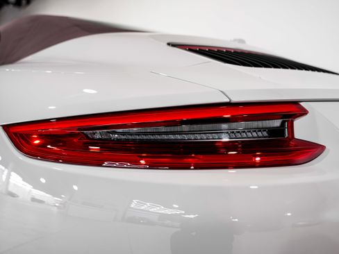 Used 2018 Porsche 911 Carrera S image 35