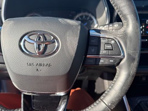 Used 2021 Toyota Highlander Platinum image 11