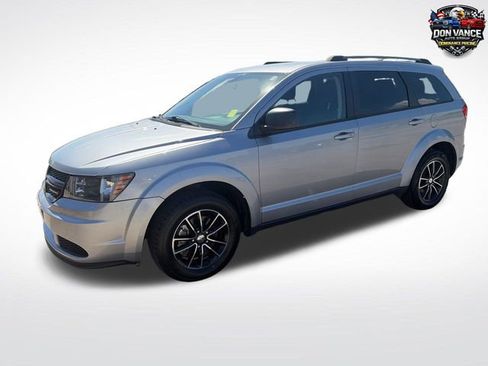 Used 2017 Dodge Journey SE w/ Flexible Seating Group FWD image 2