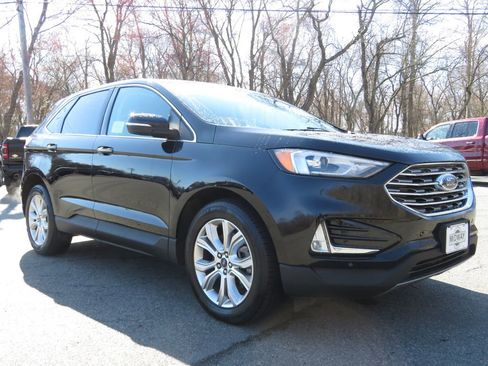 Used 2021 Ford Edge Titanium w/ Cargo Accessory Package FWD image 3