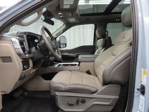 Used 2025 Ford F350 Platinum w/ Platinum Plus Package image 12