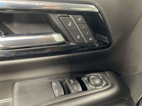 Used 2025 Chevrolet Suburban LT w/ Comfort Package AWD/4WD image 13