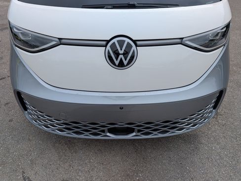 Used 2025 Volkswagen ID. Buzz Pro S Plus RWD image 12