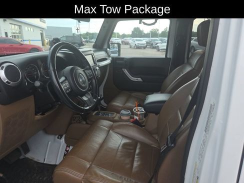 Used 2012 Jeep Wrangler Unlimited Sahara w/ Connectivity Group AWD/4WD image 12