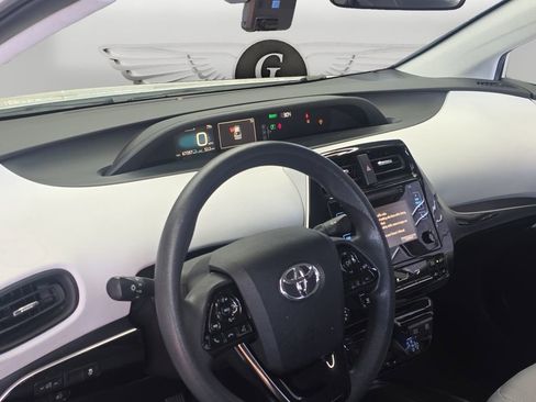 Used 2019 Toyota Prius L Eco FWD image 11