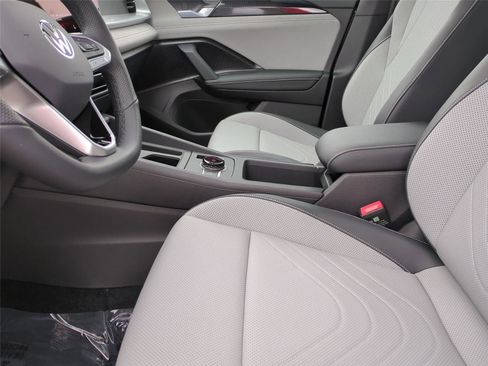 New 2026 Volkswagen Tiguan SE R-Line AWD/4WD image 15