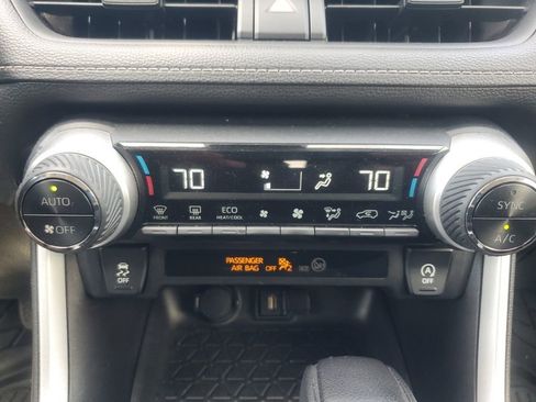 Used 2021 Toyota RAV4 XLE image 21