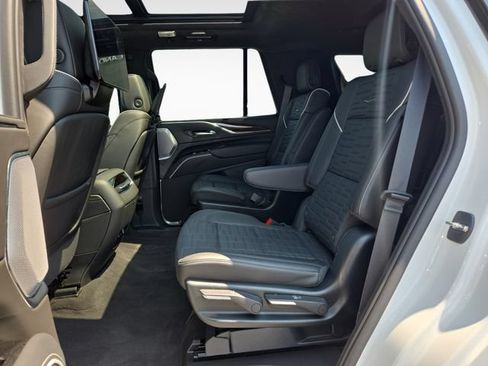 Used 2023 Cadillac Escalade Sport Platinum w/ LPO, ONYX Package AWD/4WD image 15