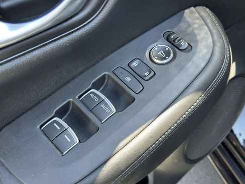 Used 2024 Honda HR-V EX-L image 17