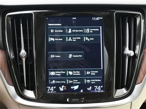 Used 2022 Volvo S60 B5 Momentum w/ Premium Package image 19