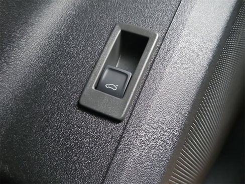 New 2025 Audi Q5 Premium Plus image 17