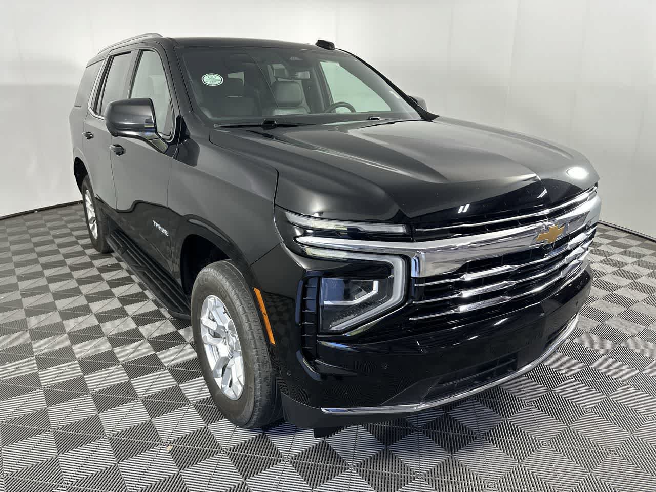 Used 2025 Chevrolet Tahoe LT AWD/4WD image 2