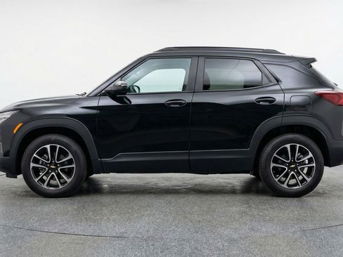 Used 2025 Chevrolet TrailBlazer LT w/ Driver Confidence Package AWD/4WD image 5